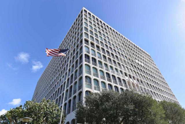 1001 Genter, La Jolla CA: https://media.crmls.org/mediaz/f9f9a436-b4c0-4217-8c12-772eed96749a.jpg