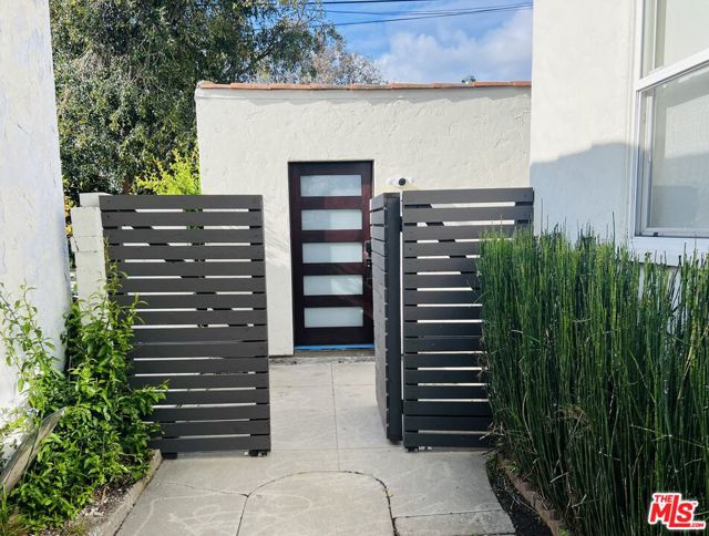8916 Cadillac Avenue, Los Angeles CA: https://media.crmls.org/mediaz/f9fa3a49-8b34-4cd4-885d-25f201696b4d.jpg