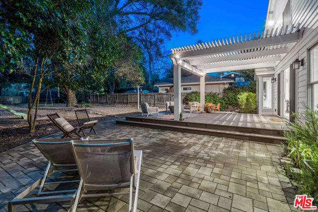 1514 Willow Drive, Topanga CA: https://media.crmls.org/mediaz/f9fa5a15-b43f-4c86-98f5-f9608e46b3cf.jpg