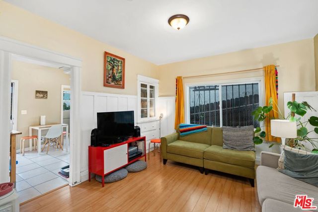 827 Lucile Avenue, Los Angeles CA: https://media.crmls.org/mediaz/f9fa5caa-d121-4c0f-9b42-281fb579aa46.jpg