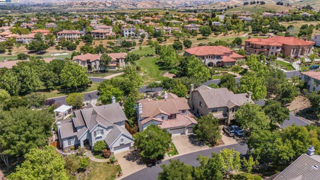 3535 Lessini, Pleasanton CA: https://media.crmls.org/mediaz/f9fa6ac2-e932-42d2-a3a7-6fa3dab48ba6.jpg