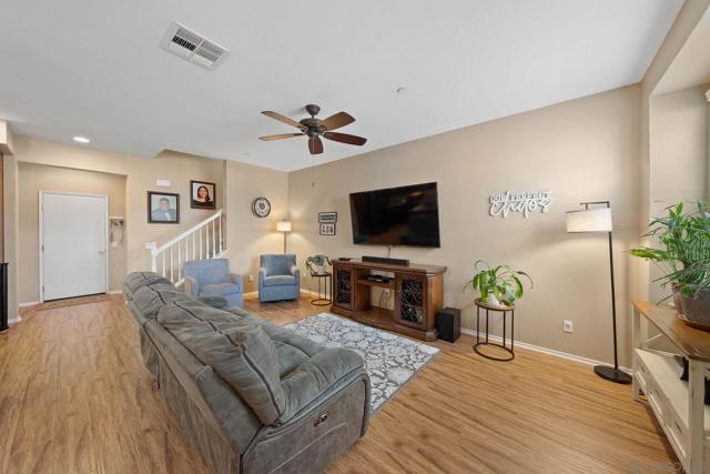 1367 Santa Diana Rd, Chula Vista CA: https://media.crmls.org/mediaz/f9fa960a-28ce-41e1-961c-6be2cddb381c.jpg