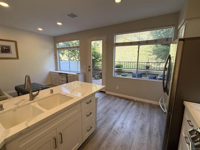 12530 Heatherton Ct, San Diego CA: https://media.crmls.org/mediaz/f9fb3a51-d876-426b-95f1-0ffeca74ca1b.jpg