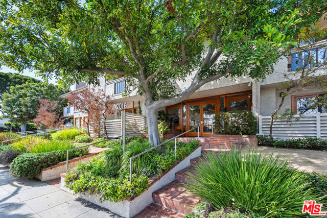 2016 Euclid Street, Santa Monica CA: https://media.crmls.org/mediaz/f9fb7a65-1035-4ecc-ad6c-a5523bae4123.jpg