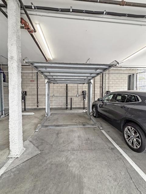 3047 North Park Way, San Diego CA: https://media.crmls.org/mediaz/f9fce97a-af4e-4b2e-893b-3ee980f31104.jpg