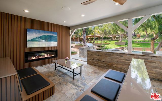 10555 Art Street, Sunland CA: https://media.crmls.org/mediaz/f9fd2176-31af-4be0-a774-8d6ee9a44f39.jpg