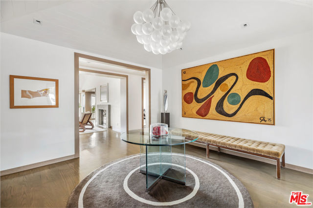 8814 Pinto Place, Los Angeles CA: https://media.crmls.org/mediaz/f9fd4339-ecb2-42a7-aaea-cdb78233eb32.jpg