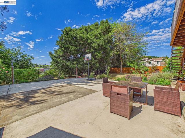 Image 39 of 60 For 16 Valley View Ct