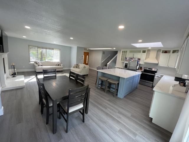 15105 Charter Oak Boulevard, Salinas CA: https://media.crmls.org/mediaz/f9fda777-3e3c-4a97-a624-06e97c3687b2.jpg