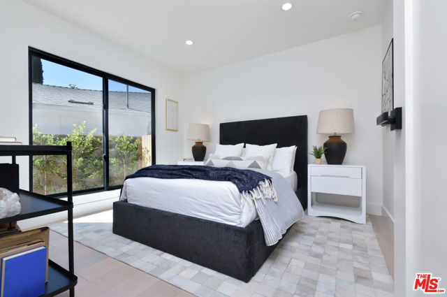 15431 Milbank Street, Encino CA: https://media.crmls.org/mediaz/f9fdbb76-62c6-454e-9bc7-6e4aafc384fb.jpg