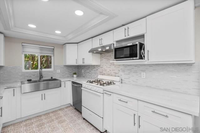 2112 East Vista Way, Vista CA: https://media.crmls.org/mediaz/f9fea12a-fa5e-45dd-8fdc-95218e1267e4.jpg