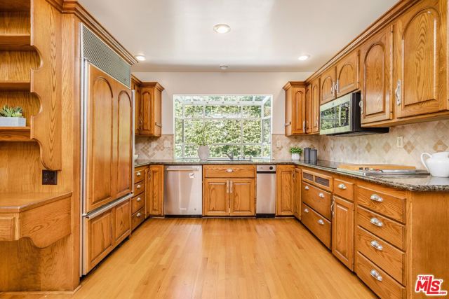 6317 Orion Avenue, Van Nuys CA: https://media.crmls.org/mediaz/f9ffbee3-78ad-4f18-a03b-248c1f121f3b.jpg