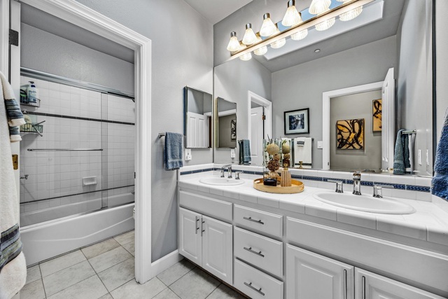 7832 Foothill Rd, Pleasanton CA: https://media.crmls.org/mediaz/fa00696c-9640-4ed7-a039-8ce45a87da0b.jpg