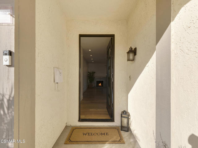 898 Oakmound Avenue, Newbury Park CA: https://media.crmls.org/mediaz/fa008f94-cd80-483d-bbb1-a960daedb7f1.jpg