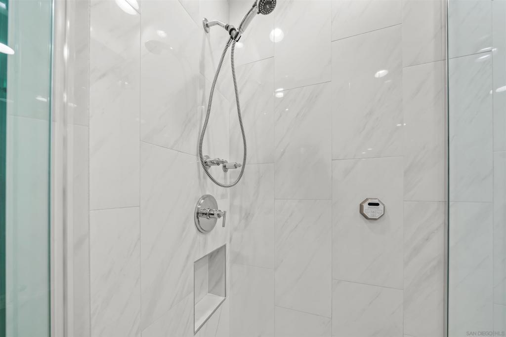 https://media.crmls.org/mediaz/fa00d2cb-b462-41c0-9c22-f045581de634.jpg?preset=X-Large