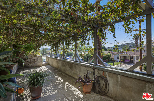 3526 Griffin Avenue, Los Angeles CA: https://media.crmls.org/mediaz/fa00d9a4-8ff5-4798-bb1d-d21b642b1ae4.jpg