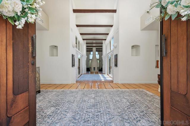 13591 Summit Circle, Poway CA: https://media.crmls.org/mediaz/fa0103a3-7f21-475c-abfe-f1f89978c12d.jpg