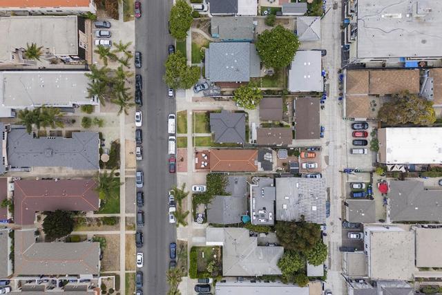 849 851 Missouri St, San Diego CA: https://media.crmls.org/mediaz/fa014dfc-a42d-44aa-a203-ba6c6e442ec3.jpg