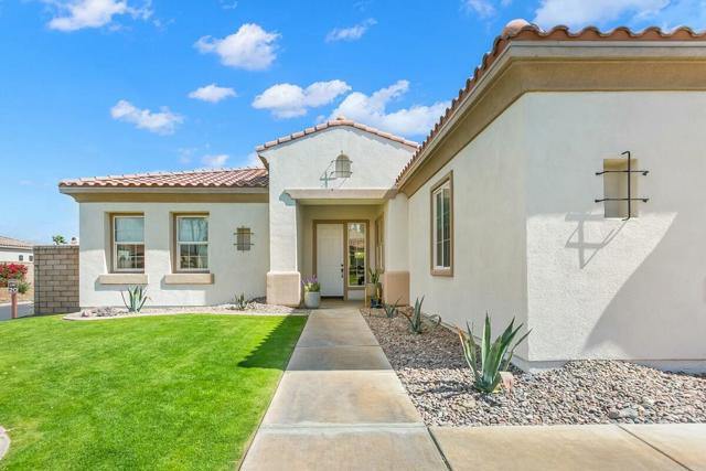 44830 Via Mirabel, La Quinta CA: https://media.crmls.org/mediaz/fa016038-04e0-4b48-a57f-dd0bac6cb9f9.jpg