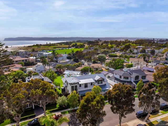 1040 Pine St, Coronado CA: https://media.crmls.org/mediaz/fa0170ef-3cf3-45cb-ae0d-20046ba70209.jpg