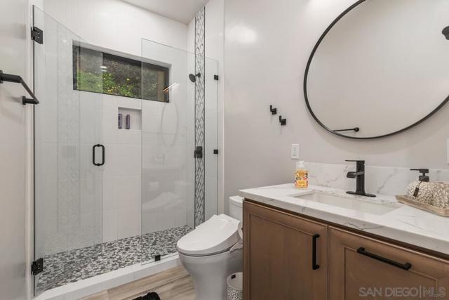341 Hidden Pines Road, Del Mar CA: https://media.crmls.org/mediaz/fa017a36-1a0d-4940-8ff2-8b23c28f02d9.jpg