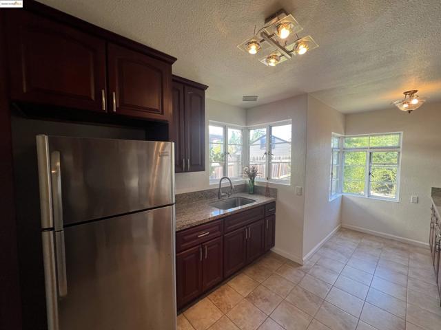 2326 Maywood Ave, Oakland CA: https://media.crmls.org/mediaz/fa0298b7-eb6b-42c2-a4e3-bb6f25156f55.jpg