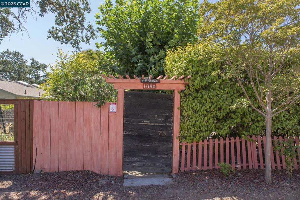 17190 Cedar Ave