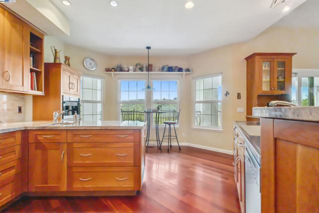 3565 Star Ridge Rd, Hayward CA: https://media.crmls.org/mediaz/fa0360be-6f09-4865-9761-f79a4551a8d9.jpg