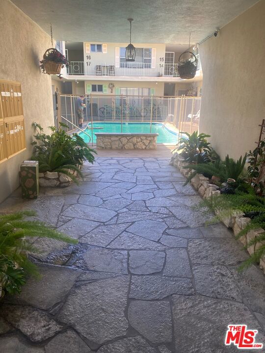 11829 Kiowa Avenue, Los Angeles CA: https://media.crmls.org/mediaz/fa039664-7c2a-4cba-b713-97bdd43dbb8b.jpg