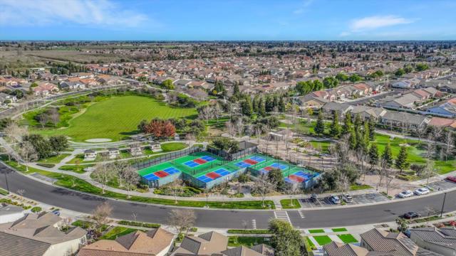 1467 Chestnut Hill Drive, Manteca CA: https://media.crmls.org/mediaz/fa03cf20-d4d2-4151-97a3-7d8123f7b894.jpg