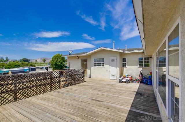 12224 Lemon Crest Drive, Lakeside CA: https://media.crmls.org/mediaz/fa03fb79-cd48-423a-8543-d9bd2cda9797.jpg