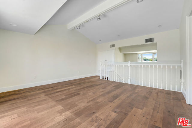 12320 Ridge Circle, Los Angeles CA: https://media.crmls.org/mediaz/fa040a9f-cf33-4273-ace4-f0563a2d925c.jpg