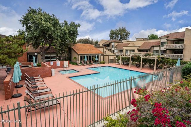 460 Arbor Lane Ct, Thousand Oaks CA: https://media.crmls.org/mediaz/fa0457e2-cf52-4758-b0d2-f95193e50d2a.jpg
