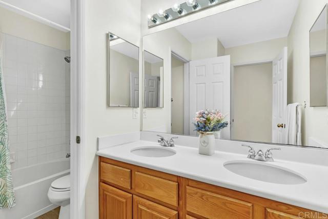 Detail Gallery Image 29 of 53 For 1404 Logan Ct, Escondido,  CA 92027 - 5 Beds | 4 Baths