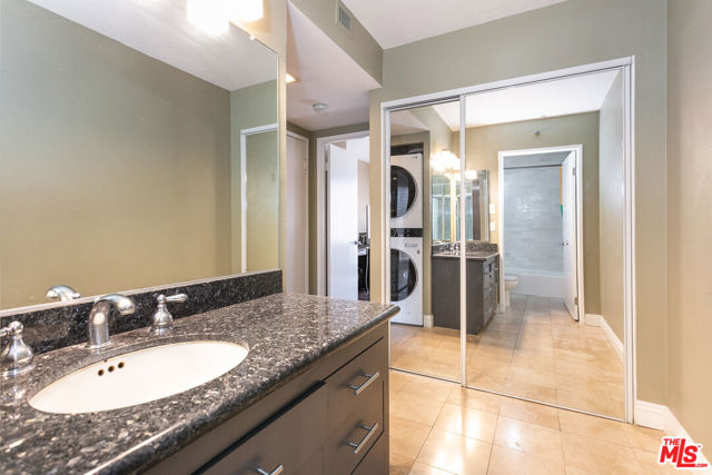600 W 9th Street, Los Angeles CA: https://media.crmls.org/mediaz/fa052595-7750-4602-b584-b0fa6282ee76.jpg