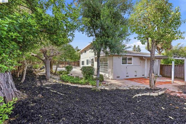 11593 Ladera Ct, Dublin CA: https://media.crmls.org/mediaz/fa057392-ab99-4911-a8c7-0c4aa444eda2.jpg