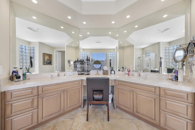 41800 Jones Drive, Palm Desert CA: https://media.crmls.org/mediaz/fa0577d2-1c24-4e25-96a5-3272aefc3c1d.jpg