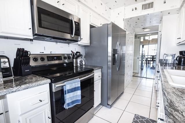 1710 Avenida Del Mundo, Coronado CA: https://media.crmls.org/mediaz/fa05783c-8cff-4f0b-b6b3-843156feea19.jpg