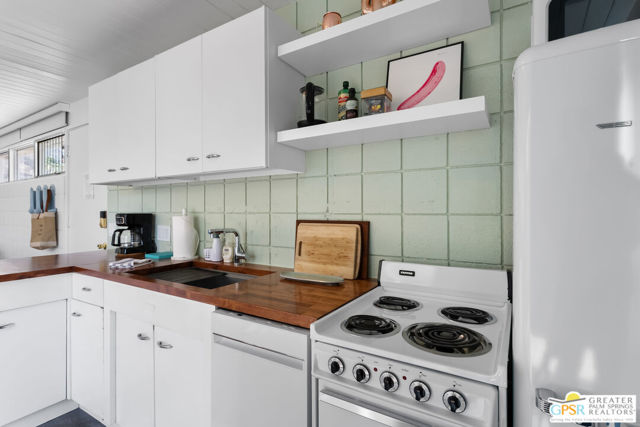 1111 E Palm Canyon Drive, Palm Springs CA: https://media.crmls.org/mediaz/fa05fa55-0da1-47f0-8616-665d6f5f4dc4.jpg