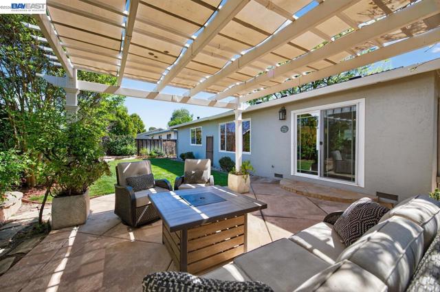 4127 Alvarado St, Pleasanton CA: https://media.crmls.org/mediaz/fa066f51-0b03-4925-907a-85129a2ebbc9.jpg