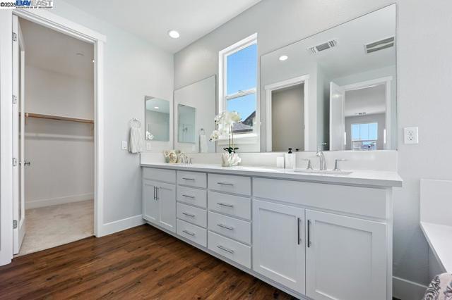 8360 Marine Way, Newark CA: https://media.crmls.org/mediaz/fa0671cf-6441-4787-98d1-9b2688429291.jpg