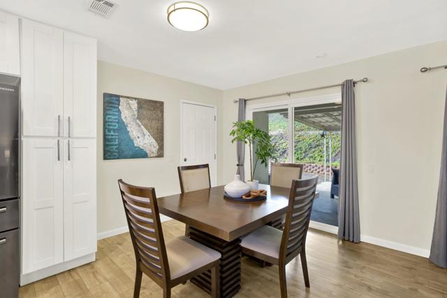 12093 Callado Dr, San Diego CA: https://media.crmls.org/mediaz/fa06e67b-a546-41b9-ad5b-ea0440041288.jpg