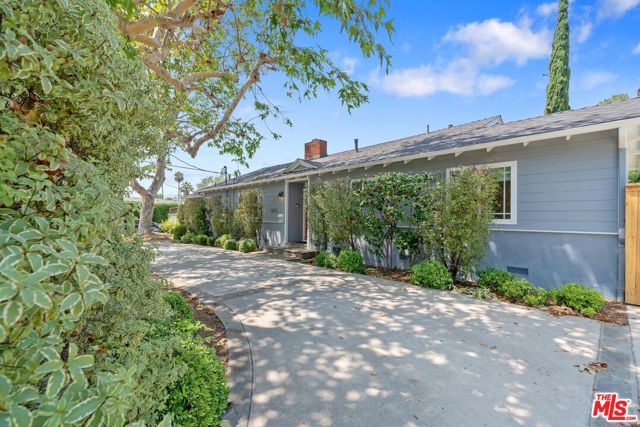 5705 Sunnyslope Avenue, Valley Glen CA: https://media.crmls.org/mediaz/fa06eefe-1fcb-4533-9eba-5f9b99fa9156.jpg