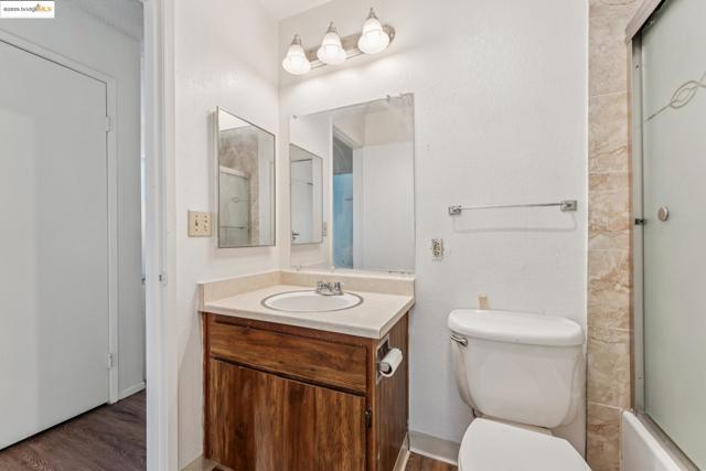 9663 Elmview, Oakland CA: https://media.crmls.org/mediaz/fa06f1f5-7403-4338-8bb4-048dc662e90a.jpg