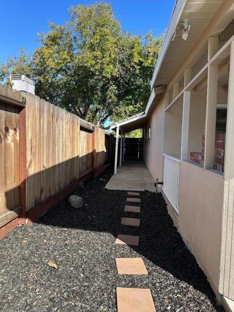 130 E 21st Street, Tracy CA: https://media.crmls.org/mediaz/fa0725e4-8532-4808-9b32-cf41ab0c4cc2.jpg