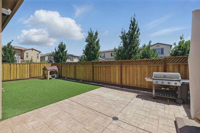 410 E Redberry Place, Mountain House CA: https://media.crmls.org/mediaz/fa083d01-abc0-4b13-9c4c-14302750dc89.jpg