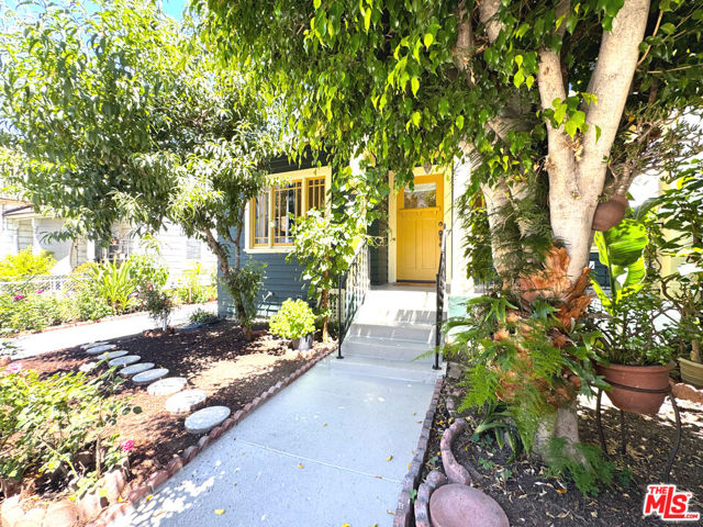 334 Belmont Avenue, Los Angeles CA: https://media.crmls.org/mediaz/fa090010-f8ee-4fe6-8d7c-d32d93b4513c.jpg