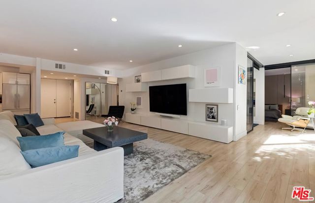 814 Amherst Avenue, Los Angeles, CA 90049