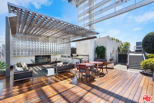 6250 Hollywood Boulevard, Los Angeles CA: https://media.crmls.org/mediaz/fa09be25-897c-4333-8bdb-bdf47e34a2c3.jpg