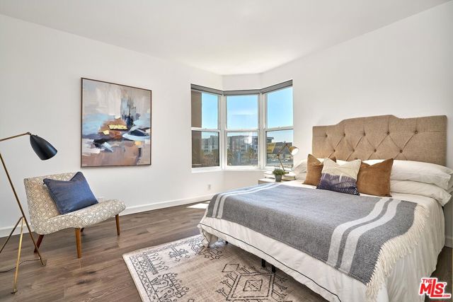 620 Gramercy Place, Los Angeles, California 90005, 2 Bedrooms Bedrooms, ,2 BathroomsBathrooms,Condominium,For Sale,Gramercy,24390095